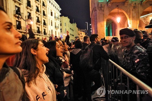 국제사회, 레바논 정부 지원요청에 '퇴짜'…"시위대 지지"