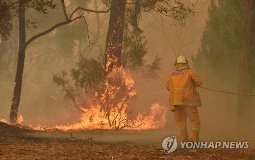 호주 전국평균 41.9도 또 최고치…동부는 산불로 비상사태 선포