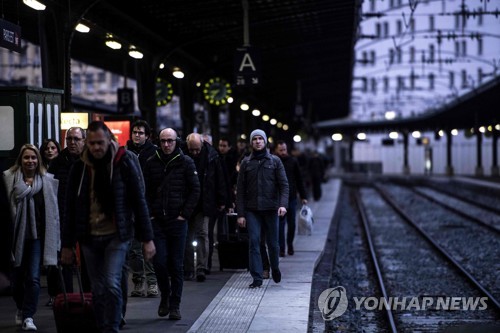 佛 연금개편 총파업 해법 '오리무중'…勞·政 대화 평행선