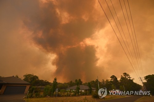 지구촌 성탄절 축하 물결…최루탄·자연재해 얼룩진 곳도