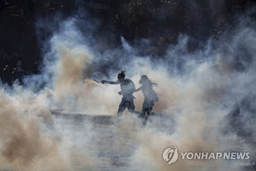 칠레 시위 다시 격화…영화관 불타고 사망자 27명으로 늘어