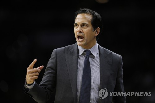 NBA 마이애미 감독, 경기 지휘보다 '아내 출산' 지키는 게 우선