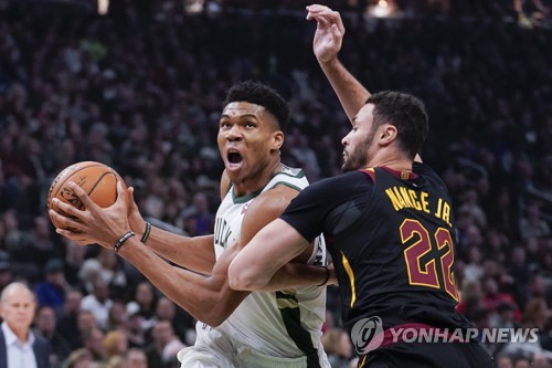 NBA 밀워키, 클리블랜드 꺾고 18연승…아데토쿤보 29득점