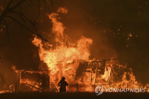 최악 산불에 '하와이 휴가' 간 호주 총리, 거듭 사과