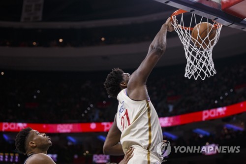 엠비드, NBA 성탄절 매치에서 아데토쿤보에 완승