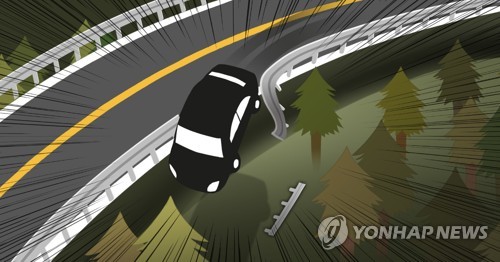 서울 서초구에서 SUV 다리 밑 추락…운전자 병원 이송