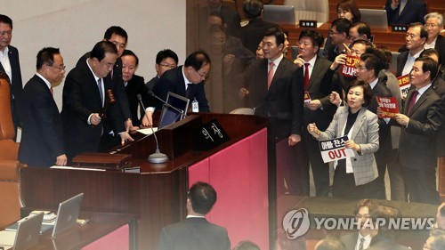 세밑 정국 긴장 '최고조'…선거법 표결·공수처법 상정 '초읽기'