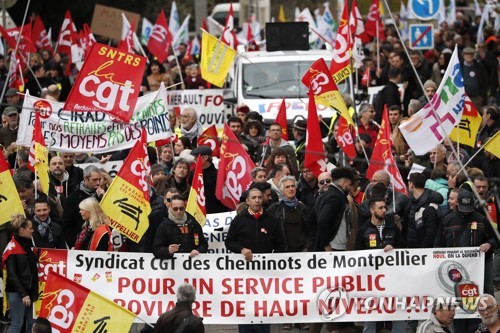 연금개편 반대 프랑스 노조들 "성탄절까지 파업 계속"