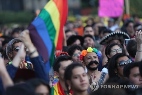 "혁명영웅 게이 묘사가 어때서"…이번엔 멕시코 성소수자 반발