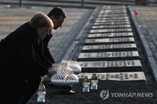 아우슈비츠서 고개숙인 메르켈 "범죄 책임은 국가 정체성 일부"(종합)