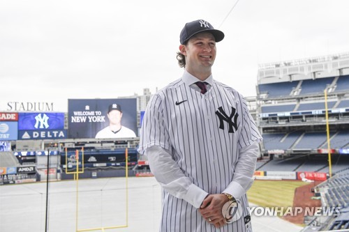 "MLB 유니폼에 붙은 나이키 로고의 가격…10년간 1조원"