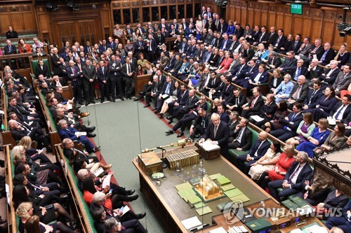 英 새 EU 탈퇴협정법 공개…전환기간연장 배제·노동권보호 삭제