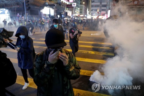 지구촌 성탄절 축하 물결…최루탄·자연재해 얼룩진 곳도