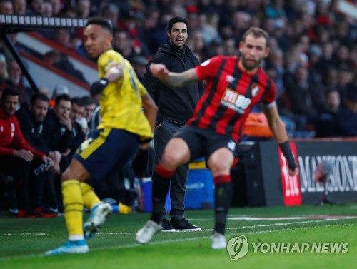 리버풀, EPL 1·2위 맞대결서 레스터 4-0 제압…18경기 무패