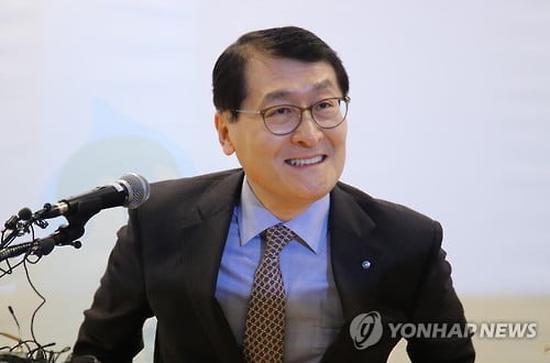 차기회장 면접 앞둔 조용병 "기본에서 다시 출발하겠다"(종합)