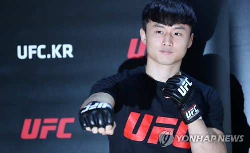 '코리안 슈퍼보이' 최두호, UFC 복귀전서 2라운드 TKO패배