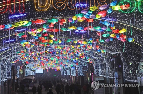 '은빛 정취'…코 시린 날씨에 전국 스키·축제장 인파로 북적