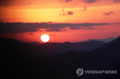 새해 첫날도 전국 꽁꽁…중부지방, 눈비로 해돋이 못 본다