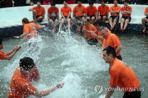 한 달 앞둔 화천산천어축제에 외국인 자유여행가 예약 급증