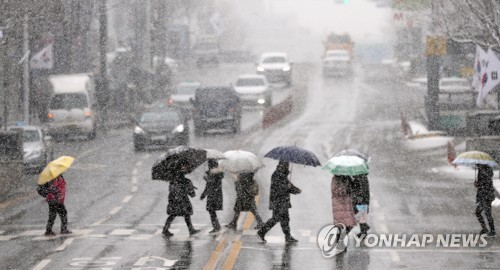 [내일날씨] 출근길 방해하는 눈·비…"낮부터 추워져요"