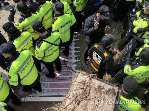 '집회 불법행위' 김명환 민주노총 위원장에 징역 4년 구형(종합)