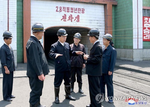 "수출 제재로 북한 석탄·철광석 산업 치명적 타격"