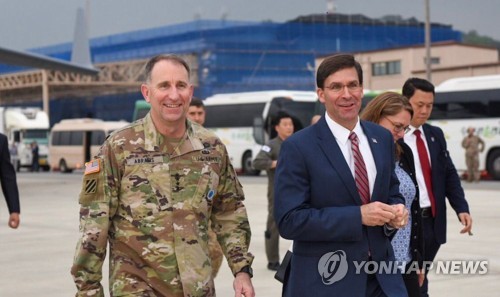 에스퍼 "해외미군 배치 일상적으로 논의한다"며 韓도 거론