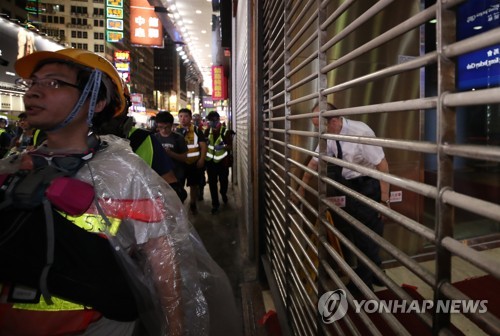 시위 장기화에 홍콩 소매업 '최악'…"5600명 대량해고 위기"