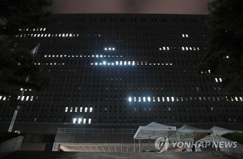 '靑감찰무마·하명수사 의혹' 검찰 수사, '깜깜이' 전환