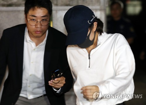 '마약 밀반입' 홍정욱 딸 집행유예…보호관찰도 명령(종합)