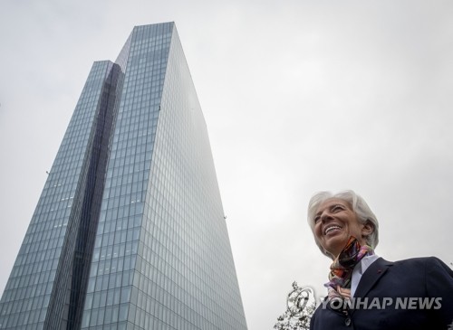 ECB, 금리 동결…"채권매입 필요할 때까지 유지"