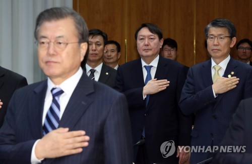 與, 靑압수수색에 "막 가자는 거냐" 격앙…"檢, 정치 그만두라"