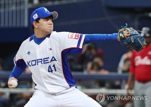 "실력으로 상 받겠다"던 두산 이영하, 시상식 '단골손님' 됐다
