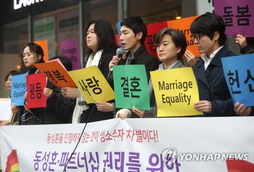 대한항공, 한국인 동성부부 '가족' 인정…"마일리지합산 가능"