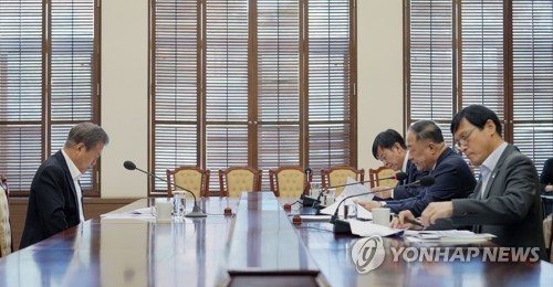홍남기號 1년…경제활력 제고 올인에도 성장률 2% 하회 우려