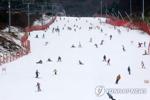 절기상 '대설' 쌀쌀한 날씨…관광지 축제장 붐벼