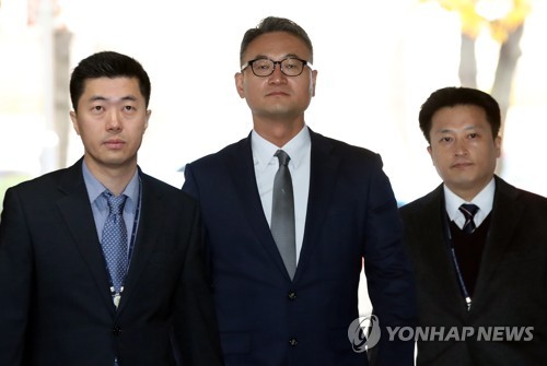 '불량 군납식품 봐주고 금품 수수' 이동호 前군사법원장 공소장