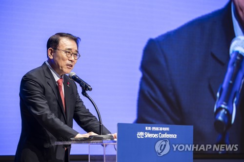 금감원장 "신한금융 주주 의사결정 권한 건드리는 것 아냐"