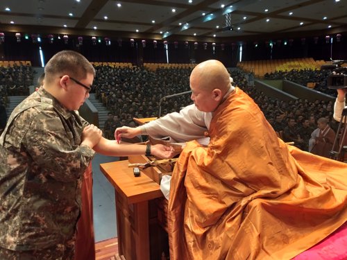 軍지휘관용 '공직자 종교차별 예방 업무편람' 배포