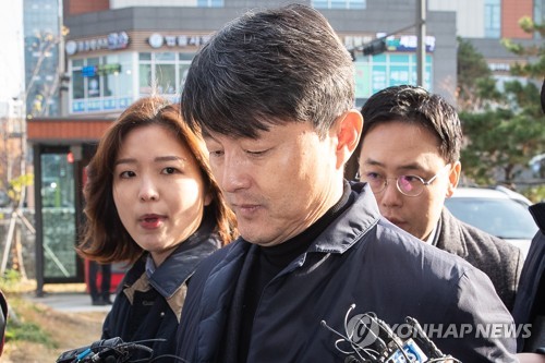 검찰 '유재수 의혹' 관련 김경수 경남지사 참고인 조사