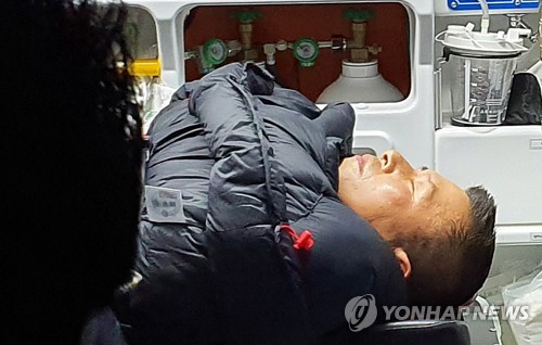 '단식 종료' 황교안, 내일 당무 복귀…靑 앞에서 최고위