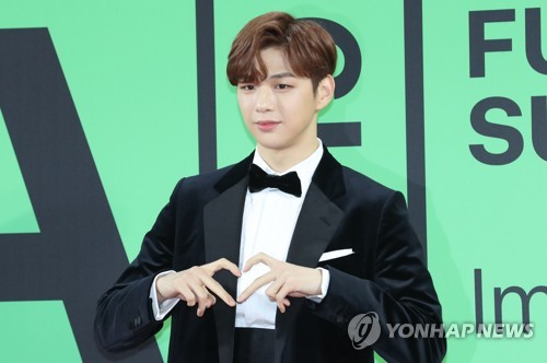 강다니엘, 우울증·공황장애로 활동 중단