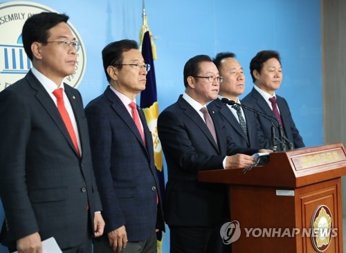 한국당 "민주당 예산 심의거부, 무책임의 극치…즉시 복귀해야"