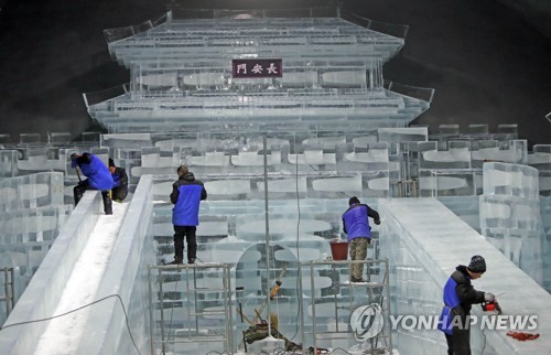 "추위야 반갑다" 화천산천어축제장 준비 한창