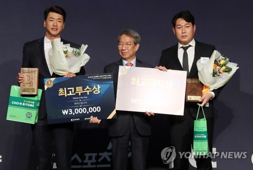 '미러클 두산' 김태형 감독, 조아제약 프로야구 대상