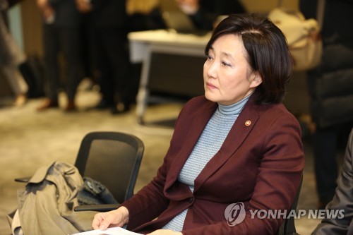 박영선 "강소기업·백년가게 금리인하 금융위와 논의중"