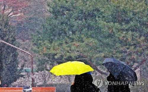 절기상 '대설' 쌀쌀한 날씨…관광지 축제장 붐벼