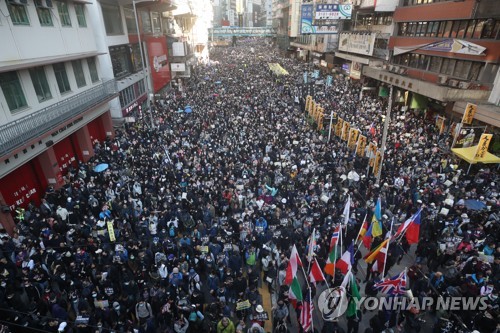 [르포] 홍콩시민 80만명 다시 거리로…"선거 승리, 끝 아닌 시작"