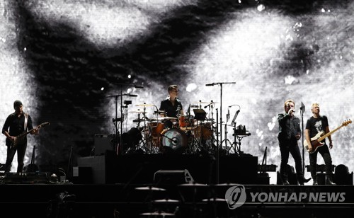 "평화의 길은, 하나가 될 때" 고척돔 울린 U2의 '원'