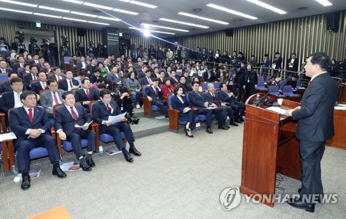 호남·운동권·비박…'비주류' 심재철, 한국당 원내지휘봉 잡다